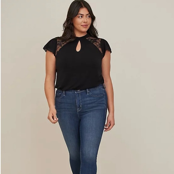 Torrid Studio Crepe Jersey Mock Neck Lace Pieced Keyhole Top Size 4 Black - Picture 4 of 12